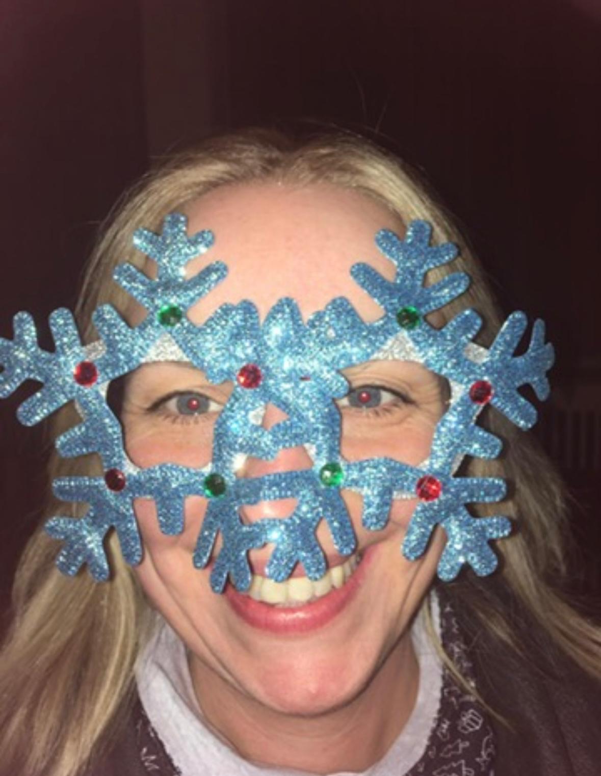 Karin mit Weihnachtsbrille